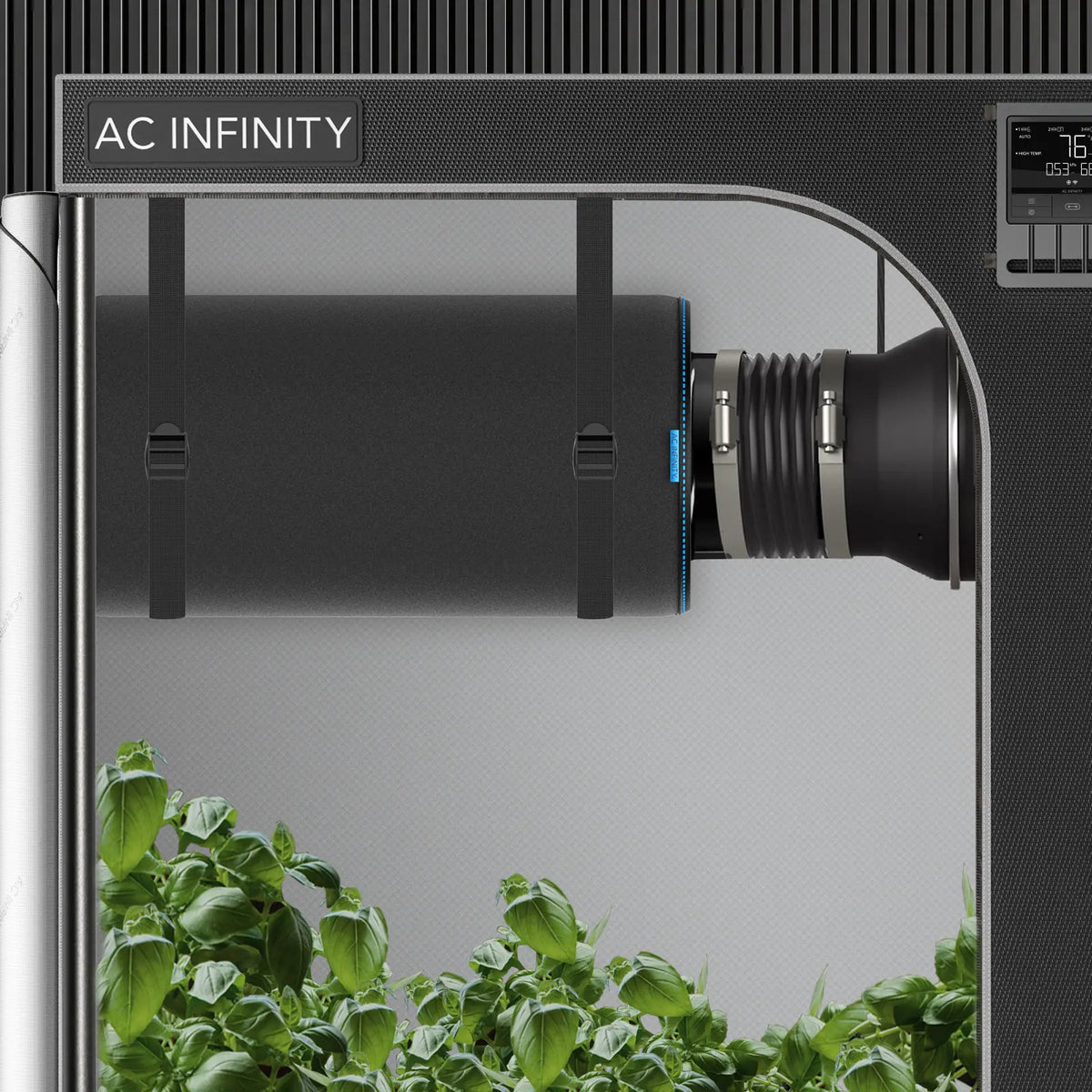 AC Infinity Aktivkohlefilter 100 mm – Detail- oder Anwendungsansicht; zusätzliches Zubehör in Beispielen separat erhältlich